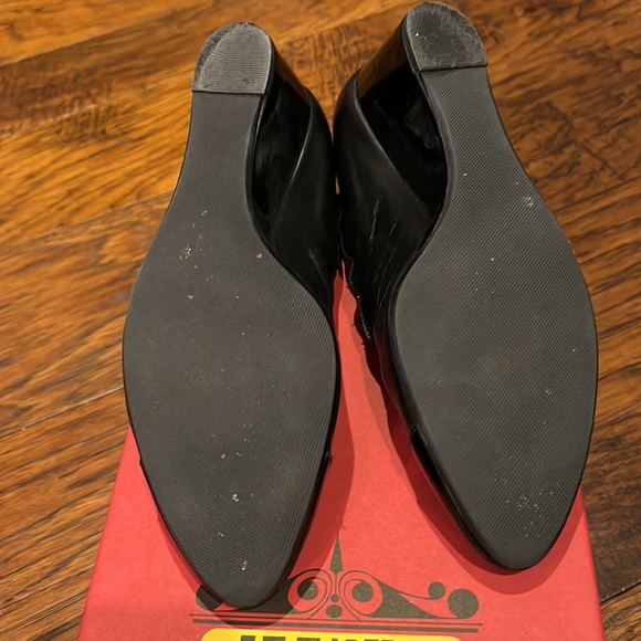 Vaneli “Dallan” scalloped dress wedge black shoe. - Picture 6 of 11